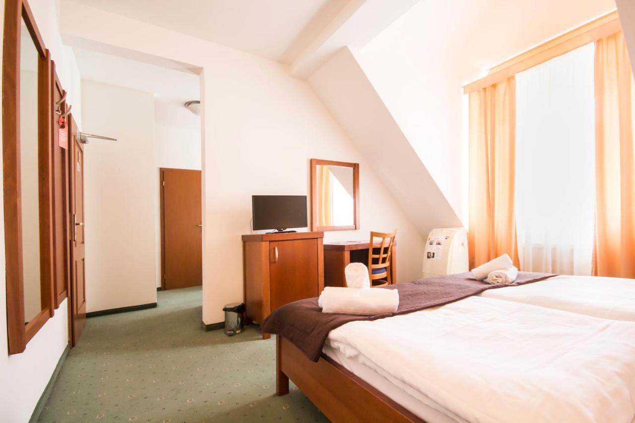 Film Hotel 3*